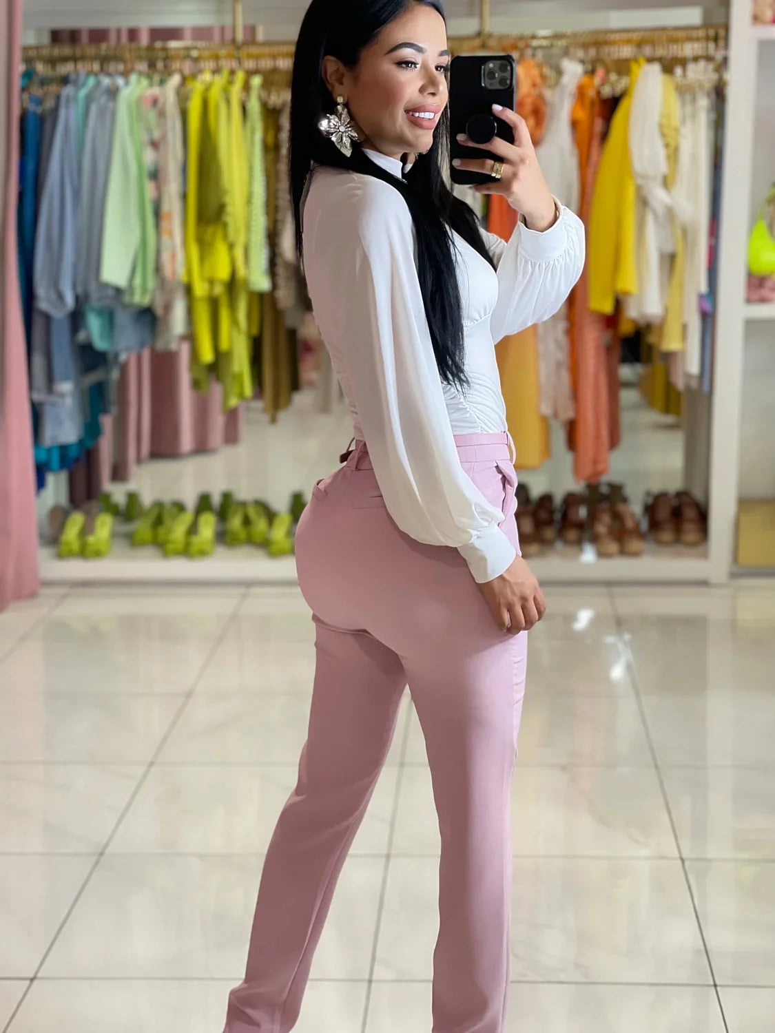 Sima pants: Pink stretch ankle-cut bottoms with pockets & adjustable belt, modeled by a woman.