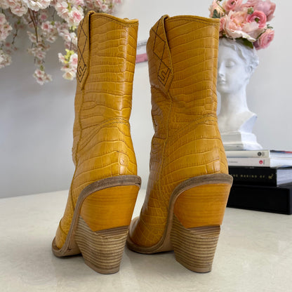 FENDI Cutwalk Boots