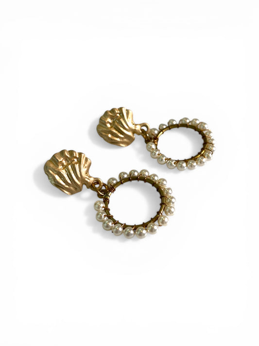 Conch & Pearls Earrings