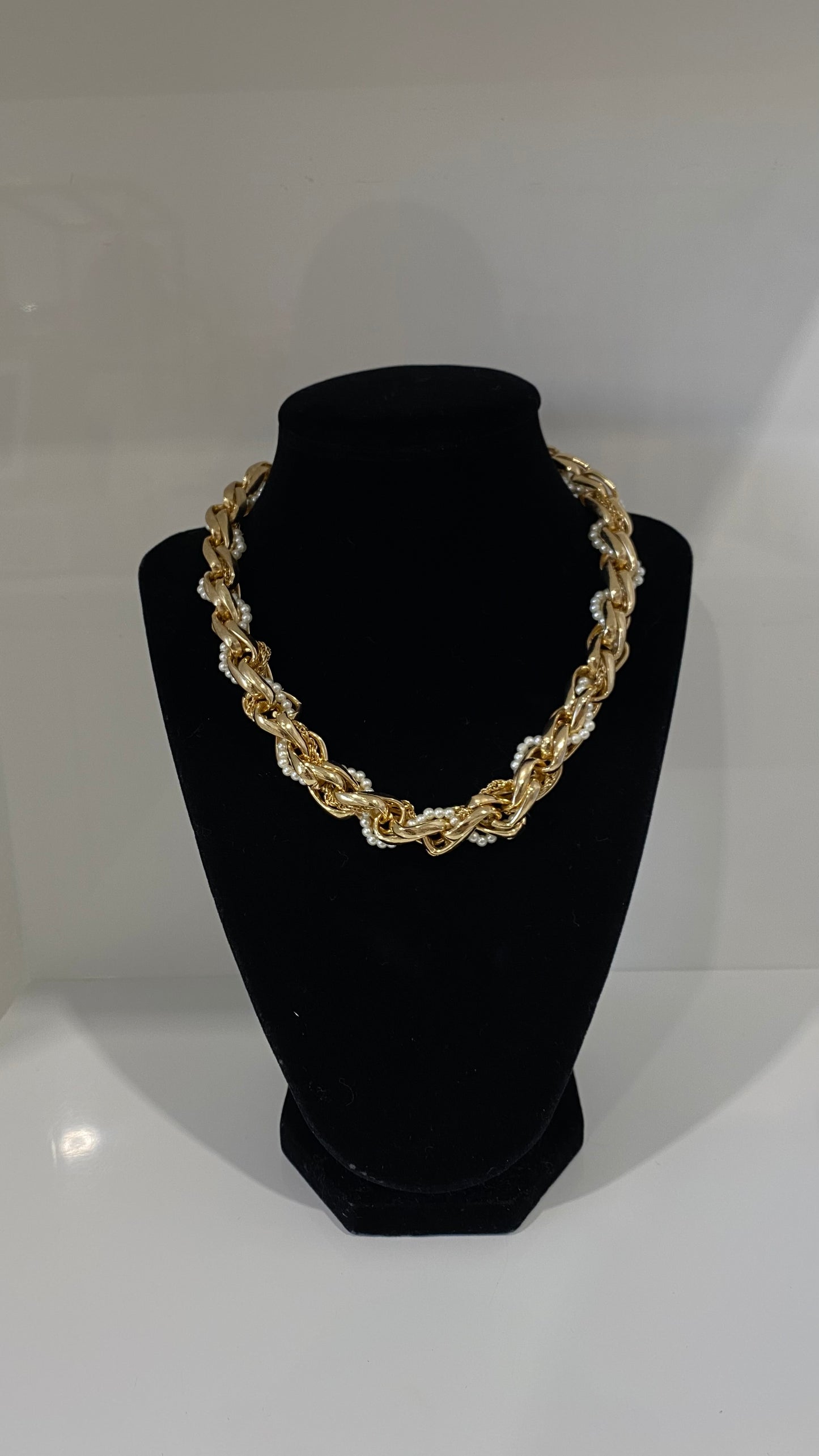Pearl gold Necklace