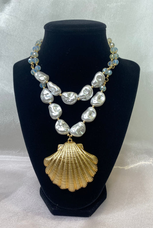 Shell with Double Pearls Necklace